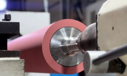 Wybór elastomeru na wałki przemysłowe – praktyczny poradnik